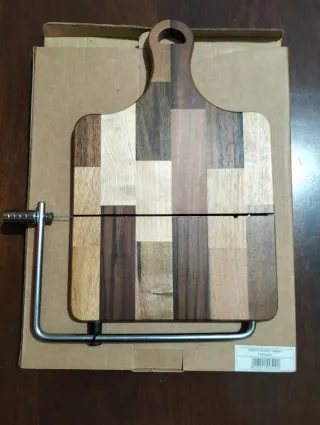 Tagliere per formaggi in legno e metallo