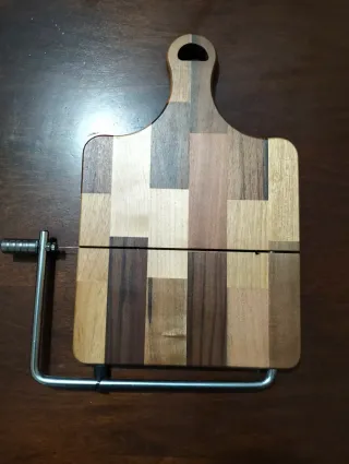 Tagliere per formaggi in legno e metallo