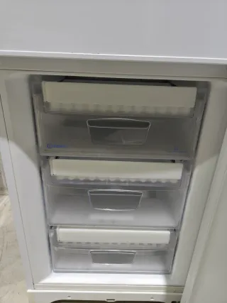 FRIGORÍFICO INDESIT 1,85m A+