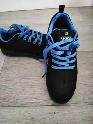 Zapatos de seguridad Vibram negros y azules