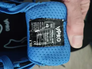 Zapatos de seguridad Vibram negros y azules