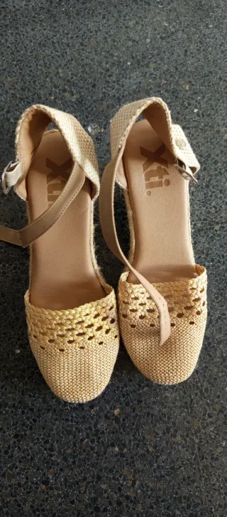 Sandalias Xti Beige dorado