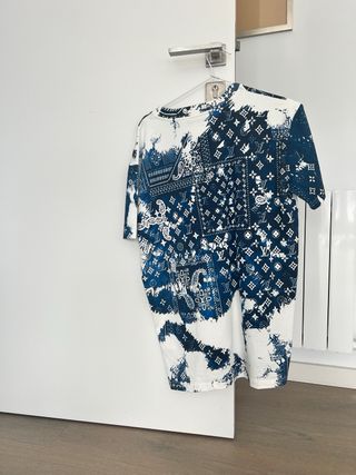 Camiseta Louis Vuitton Azul y Blanca