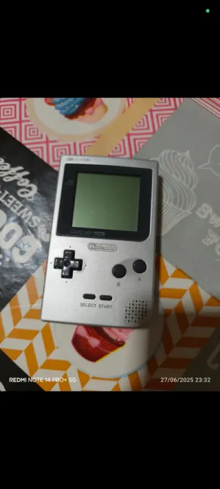 Nintendo Game Boy Pocket Plata + Juego