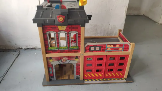 Caserna de Bomberos de Madera