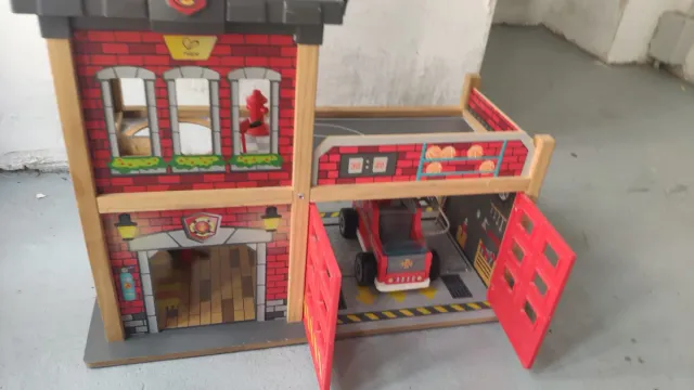 Caserna de Bomberos de Madera