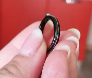 Anello ceramica nera zircone solitario
