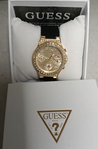 Reloj Guess Dorado con Pedrería