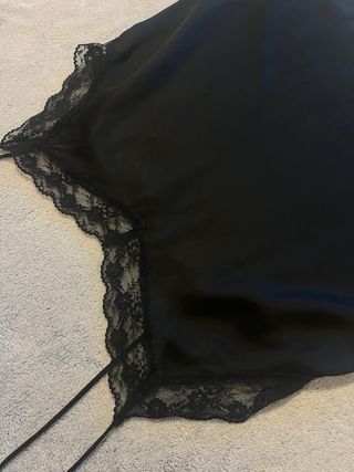 Camiseta raso de encaje negro