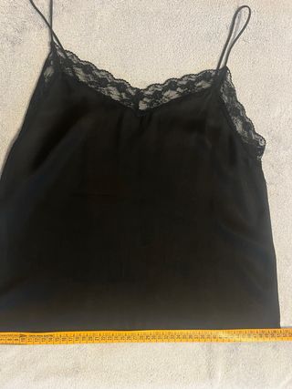 Camiseta raso de encaje negro