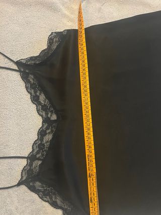 Camiseta raso de encaje negro