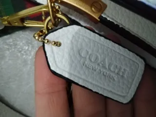 Borsetta Coach Bianca con Dettagli Oro