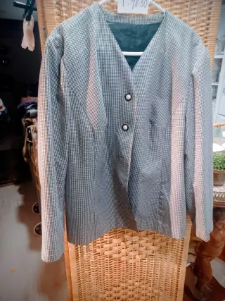 Blazer Mujer Cuadros Blanco y Vestido con Chaleco