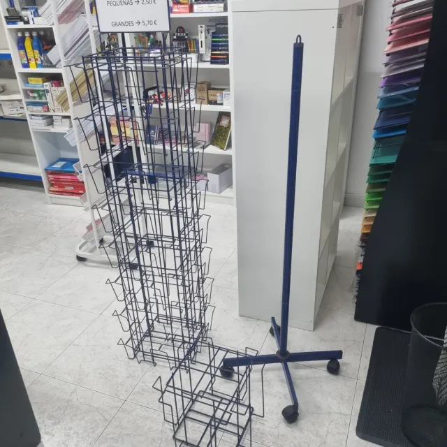 Expositor de postales giratorio