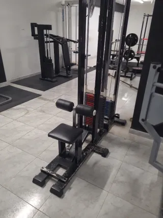 Máquina de gimnasio multifunción