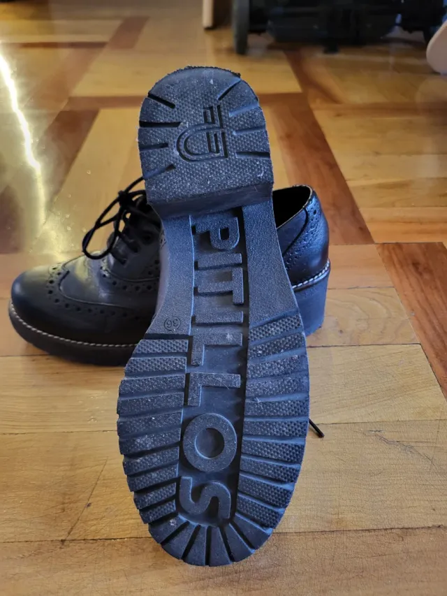 Zapatos Pitillos negros cordones tacón bajo