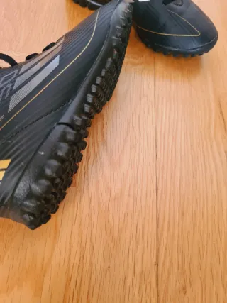 Botas de fútbol Adidas multitacos