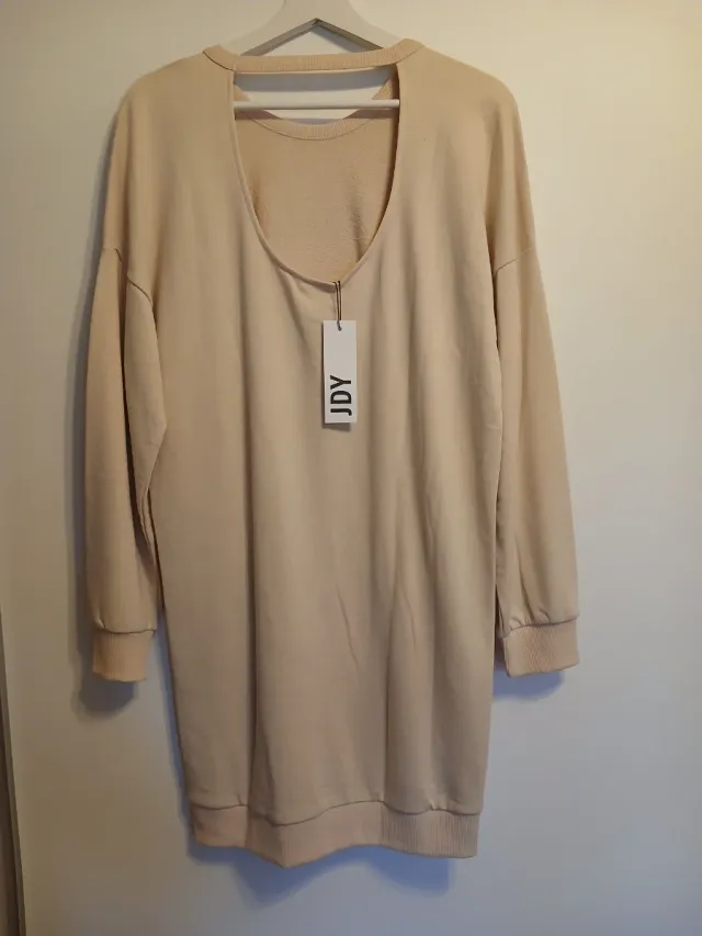 Sudadera larga estilo vestido beige