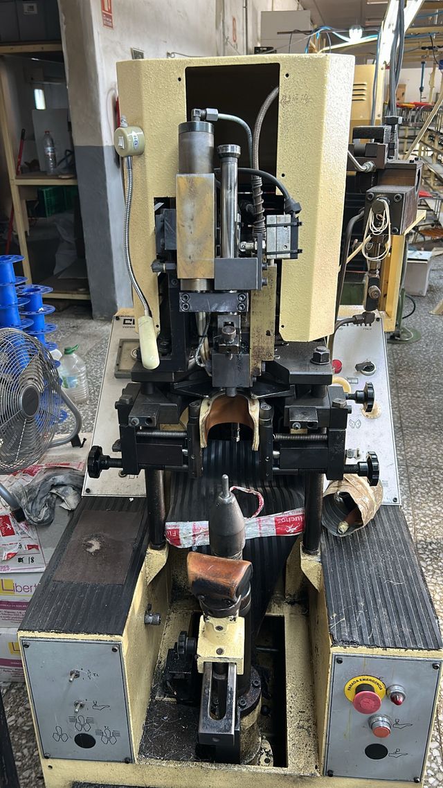 Máquina Montar Talones Zapatería