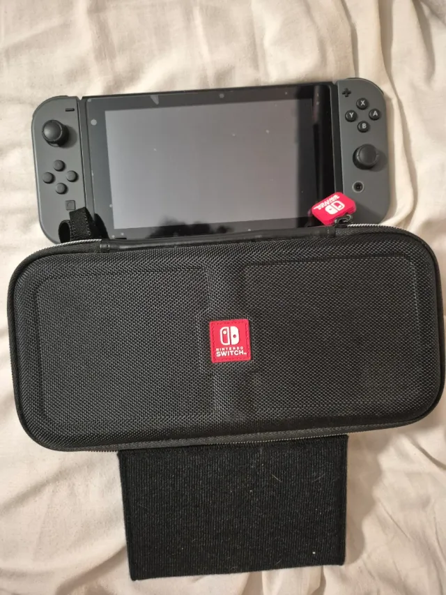 Nintendo Switch Gris con Funda Negra Precio negoci