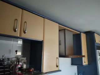 Muebles de cocina amarillo y azul