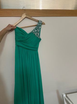 Vestido verde con pedrería