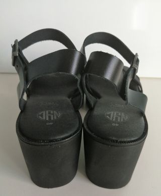 Sandalias con tacón track y de piel en negro 40