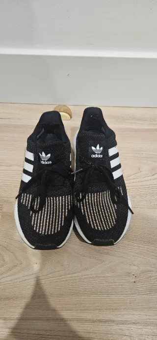 Zapatillas Adidas Negras y Multicolor