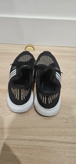 Zapatillas Adidas Negras y Multicolor