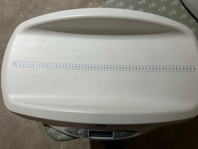 Bilancia neonato Chicco con misuratore