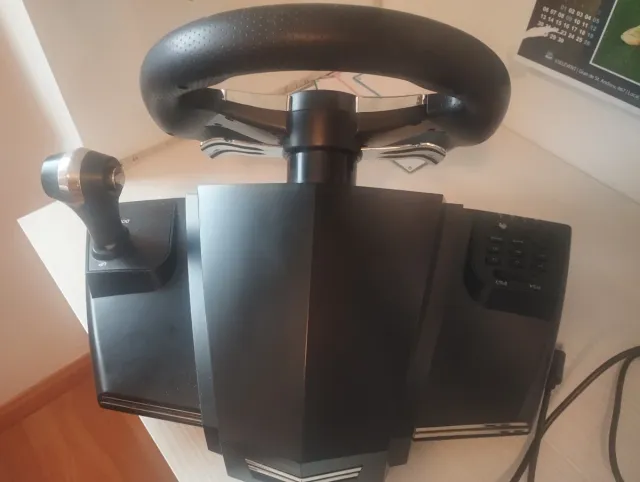 Volante F1 PS4 + Juego F1 2023