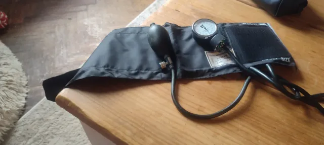 Tensiómetro manual. Esfigmomanómetro