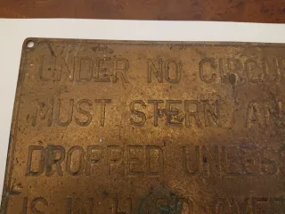 Placas náuticas de latón.