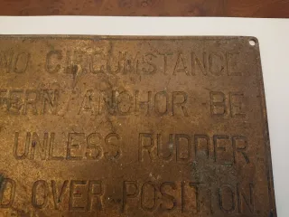 Placas náuticas de latón.