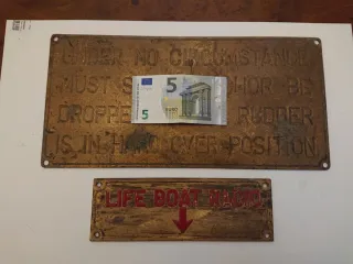 Placas náuticas de latón.