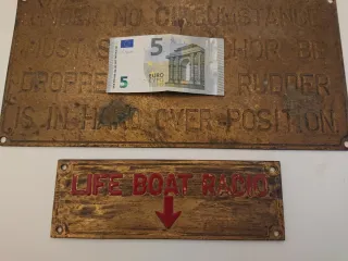 Placas náuticas de latón.