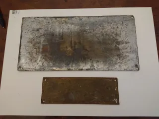 Placas náuticas de latón.