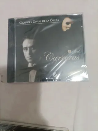 4 CDs Grandes Divos de la Ópera.