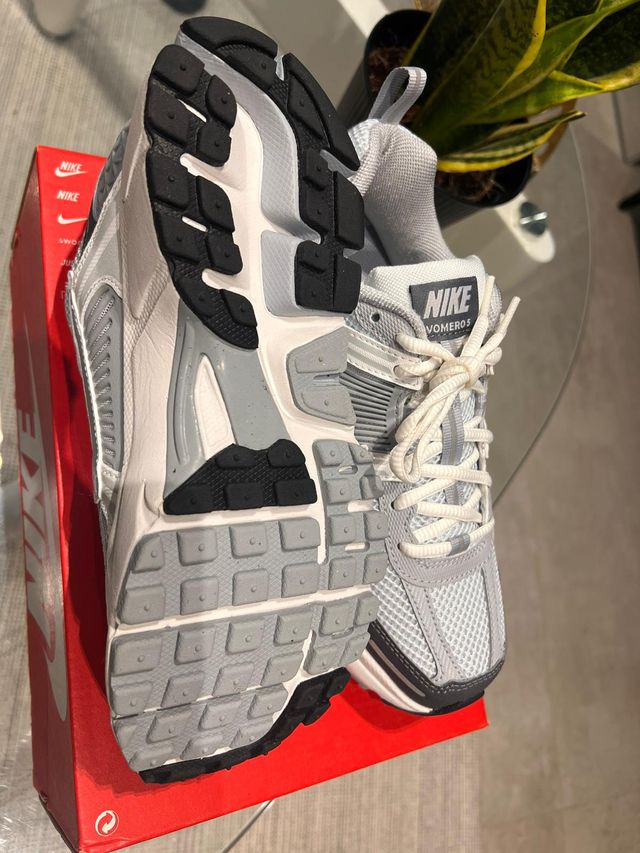 Nike Vomero 5 Talla 38.5