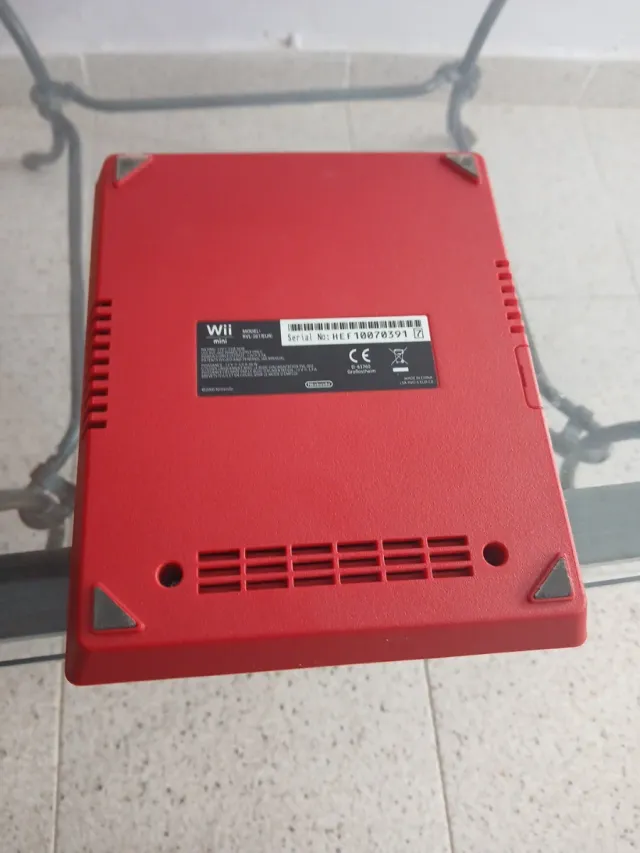 Nintendo Wii Mini Negra y Roja