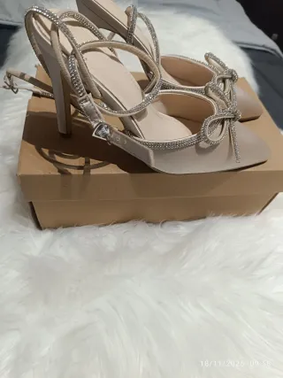 Zapatos de tacón beige talla 38