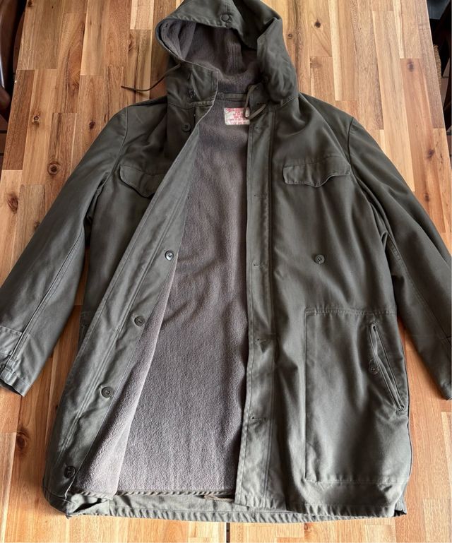 Chaqueta militar verde con capucha