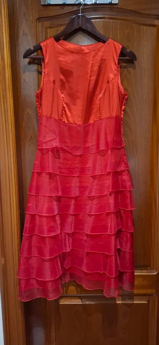 Vestido rojo raso y tul