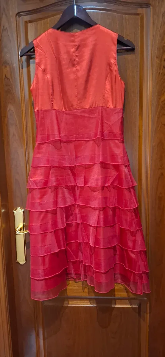 Vestido rojo raso y tul