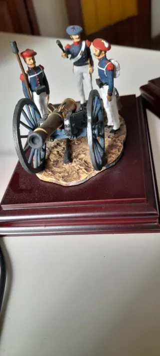 Figuras plomo antiguo, 2 baterías Guerras Carlista