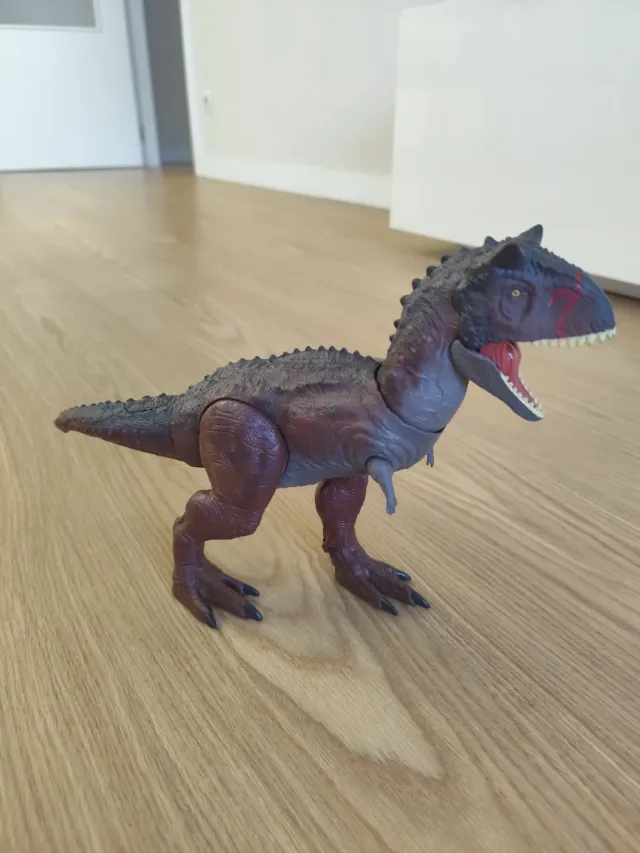 Figura Carnotauro Jurassic World.