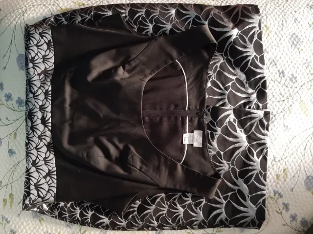 Vestido negro fiesta con detalles plateados