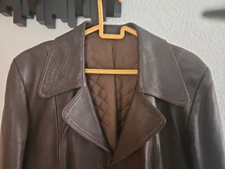 Cazadora de piel mujer burdeos