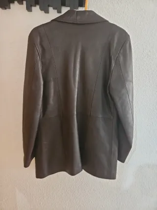 Cazadora de piel mujer burdeos