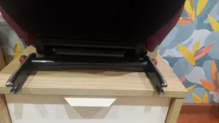 Silla de coche CYBEX roja con ISOFIX